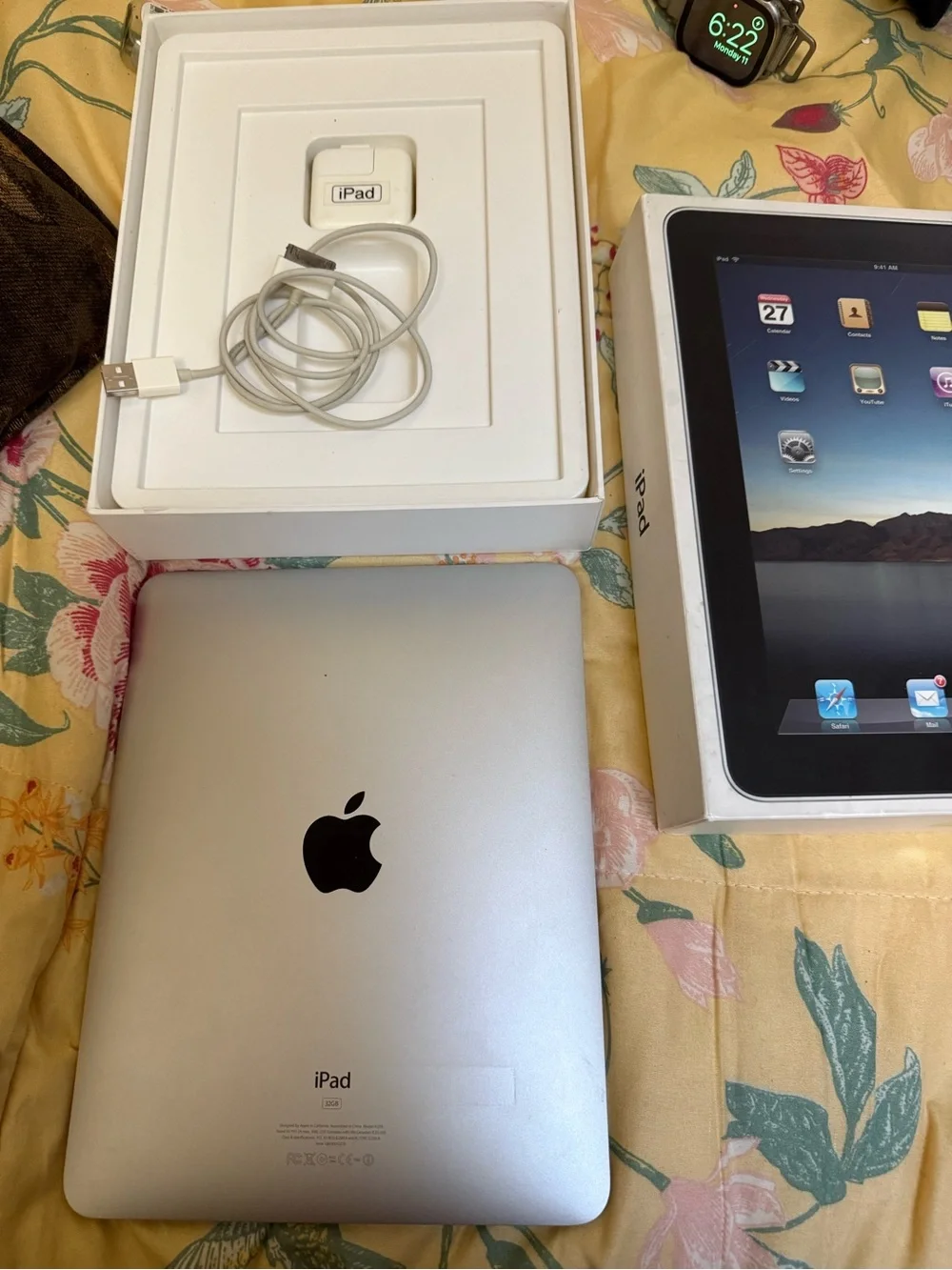 1st Apple iPad Tablet in Black with White Box
